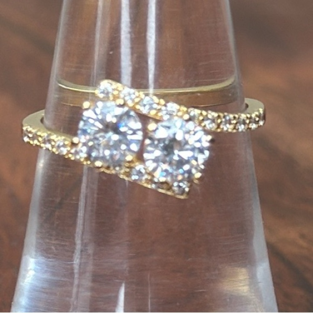 Elegant Gold & CZ Women's Ring